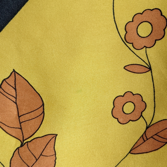 Vintage Silk Scarf 26in square /Made in Italy - Picture 8 of 9